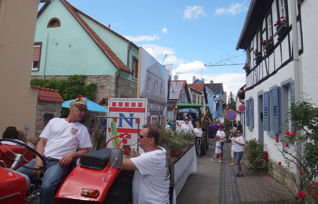 Umzug beim VG Weinfest in Bechtolsheim